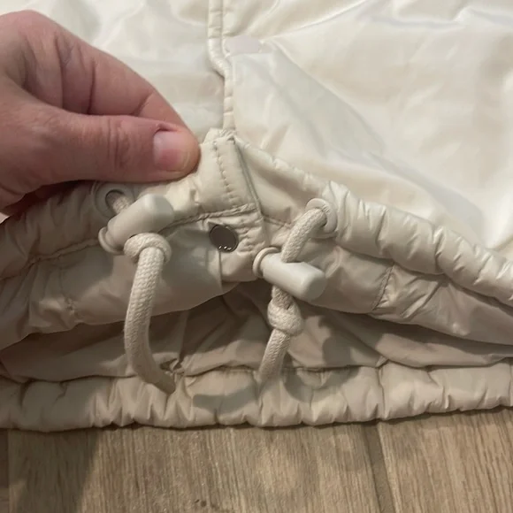 TNA Aritzia The Coaches Oversized Puffer Jacket Matte Pearl Cream Sz M - Picture 6 of 10